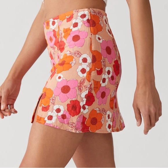 UO Rosie Notched Pelmet Mini Skirt - Picture 2 of 7